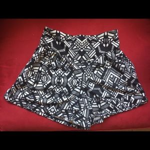 Teen Vogue Geo pattern COMFY shorts ☀️